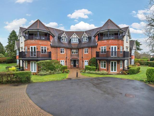 3 bedroom flat for sale