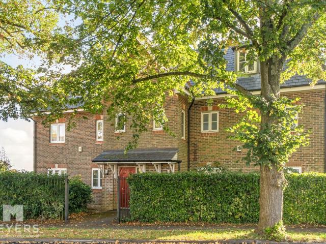 3 bedroom flat for sale