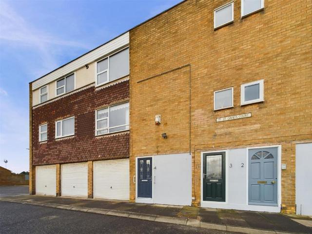 3 bedroom flat for sale
