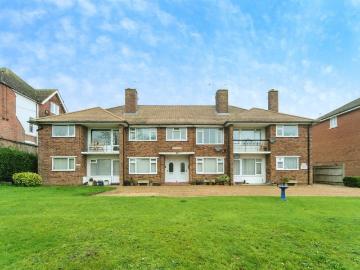 3 bedroom flat for sale
