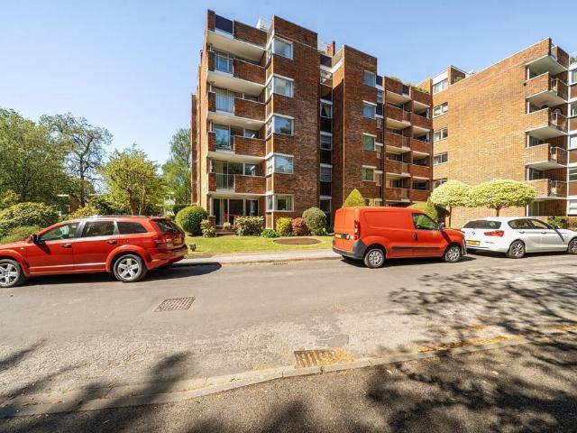 3 bedroom flat for sale