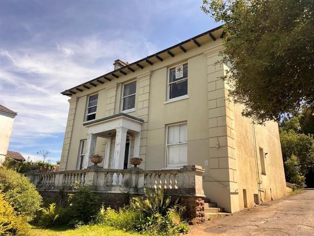 3 bedroom flat for sale