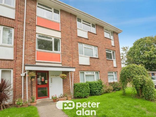 3 bedroom flat for sale