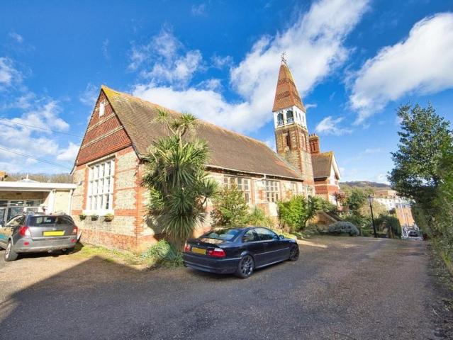 3 bedroom flat for sale
