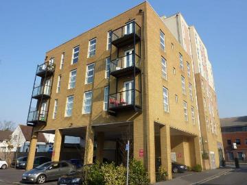 3 bedroom flat for sale