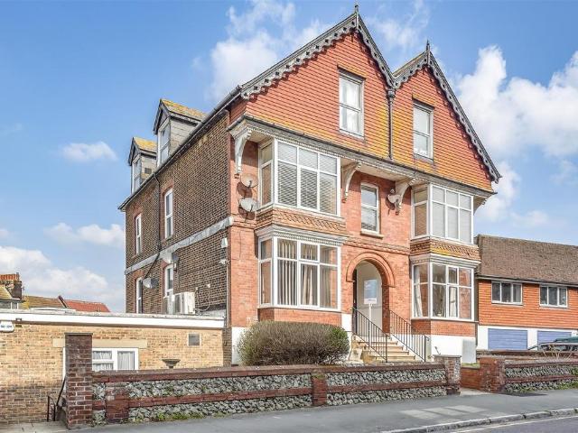 3 bedroom flat for sale