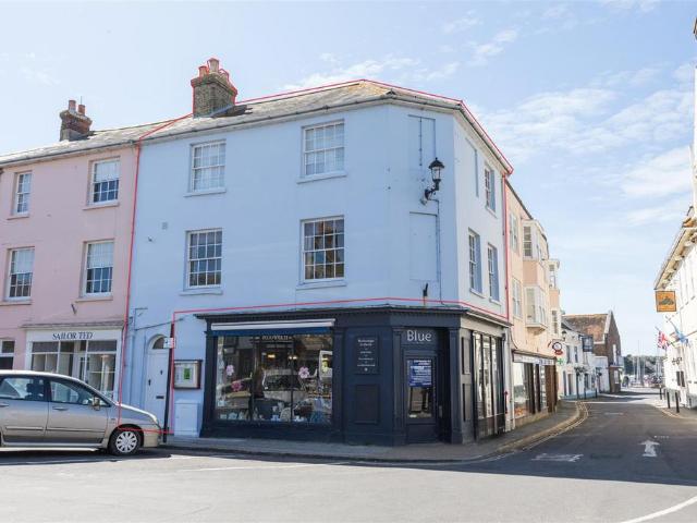 3 bedroom flat for sale