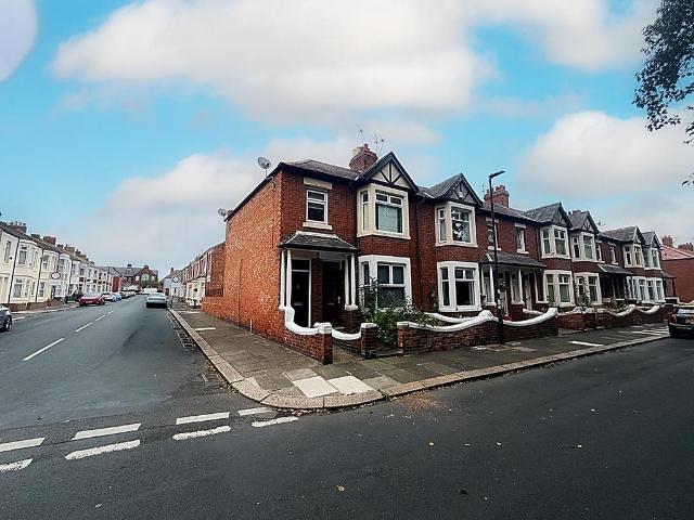 3 bedroom flat for sale