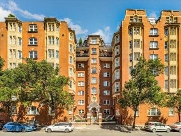3 bedroom flat for sale