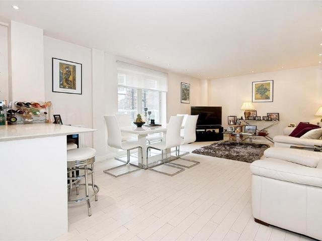 3 bedroom flat for sale