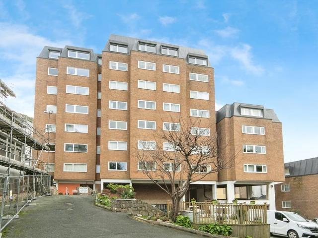 3 bedroom flat for sale