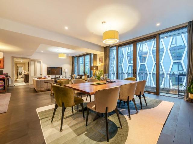 3 bedroom flat for sale