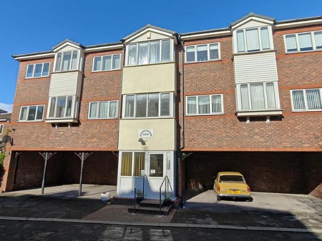 3 bedroom flat for sale