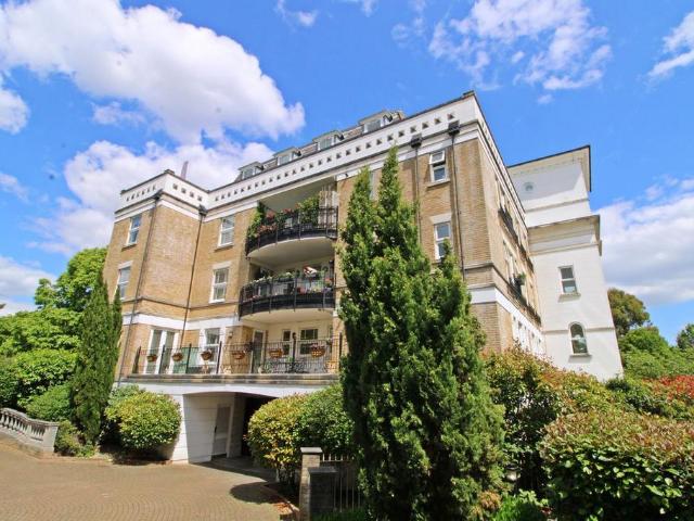 3 bedroom flat for sale