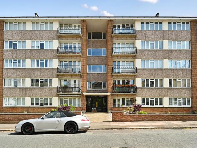 3 bedroom flat for sale