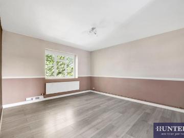 3 bedroom flat for sale
