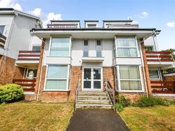 3 bedroom flat for sale