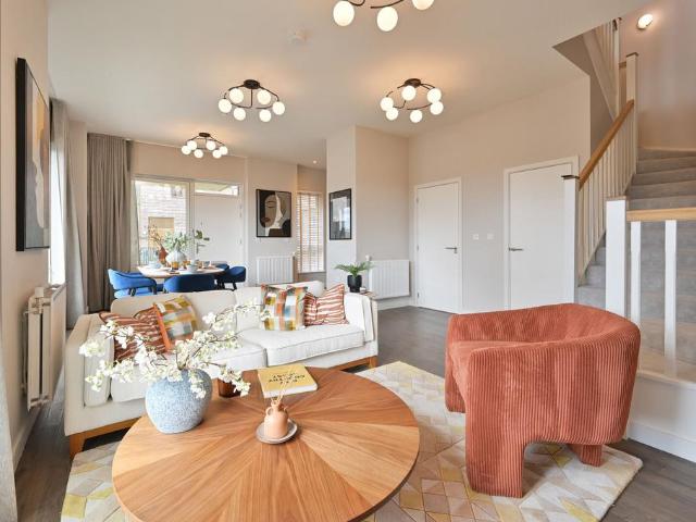 3 bedroom flat for sale