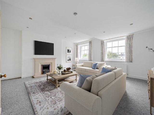 3 bedroom flat for sale