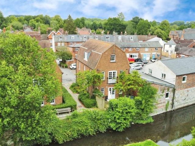 3 bedroom flat for sale