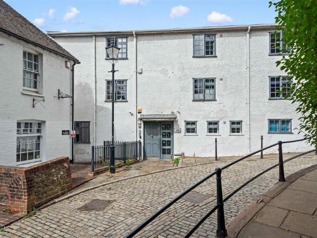 3 bedroom flat for sale
