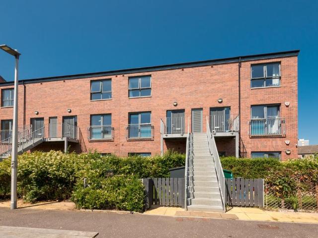 3 bedroom flat for sale
