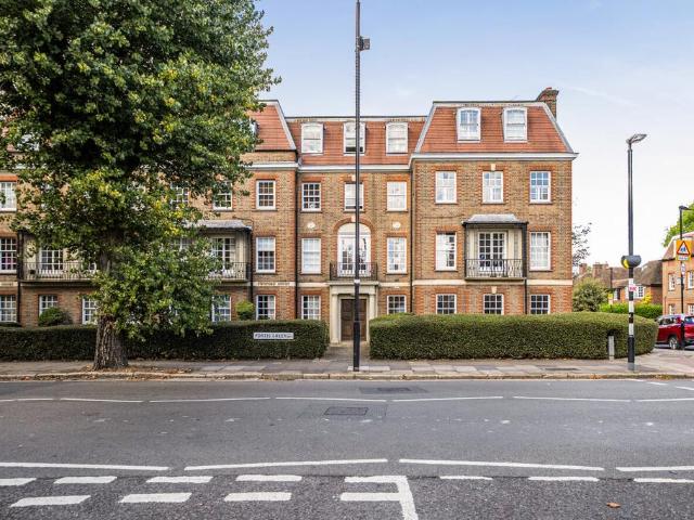 3 bedroom flat for sale