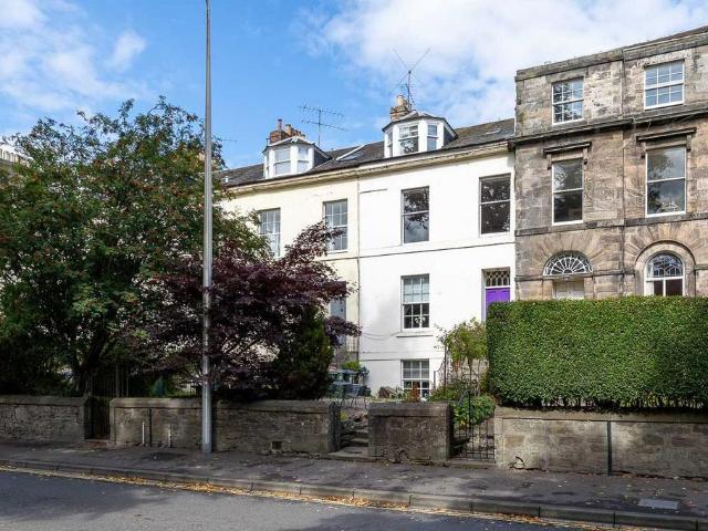 3 bedroom flat for sale