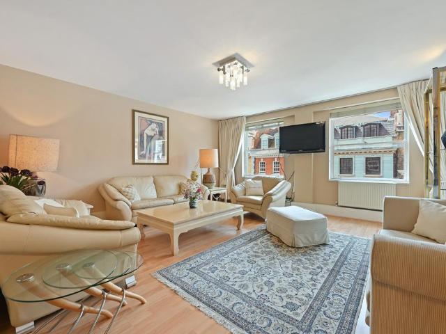 3 bedroom flat for sale