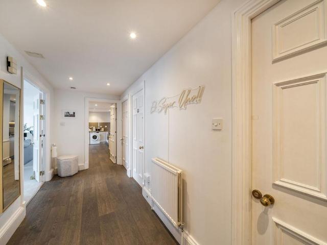3 bedroom flat for sale