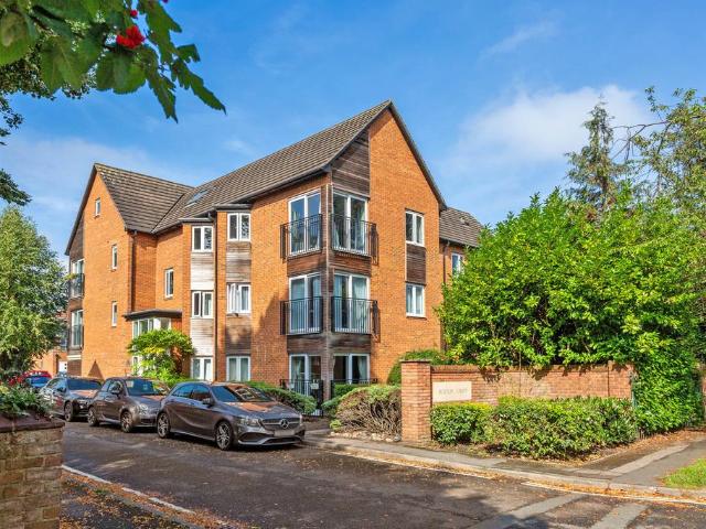 3 bedroom flat for sale