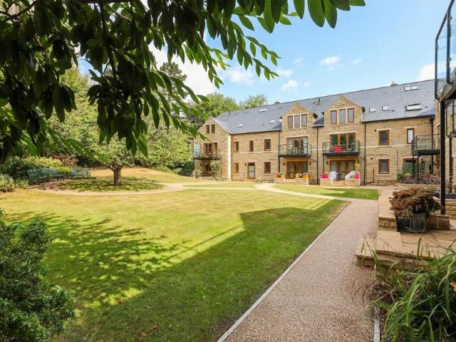 3 bedroom flat for sale