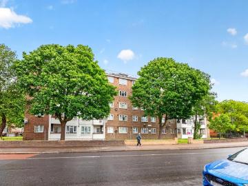 3 bedroom flat for sale