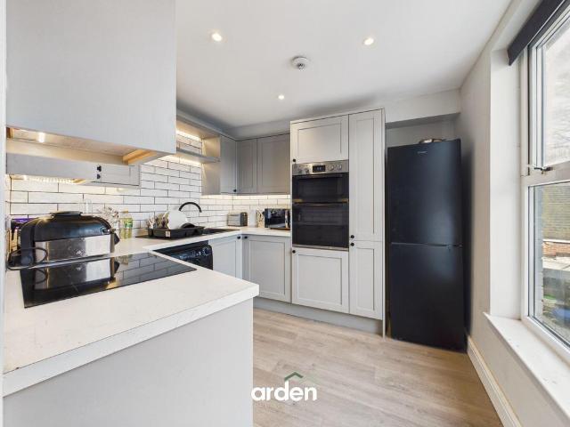 3 bedroom flat for sale