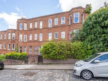 3 bedroom flat for sale