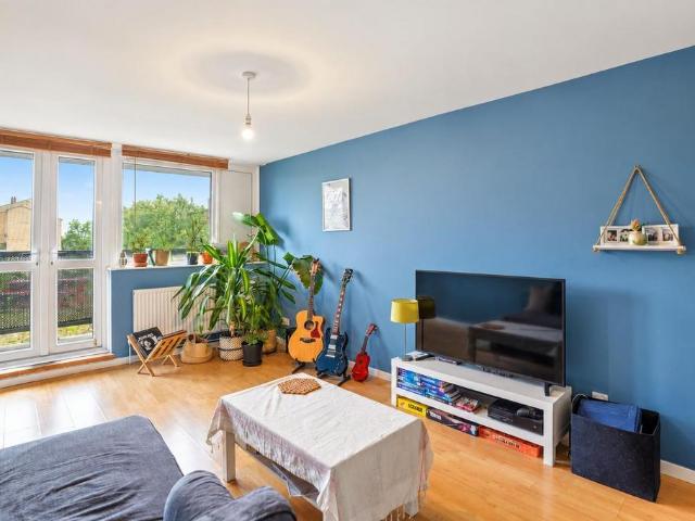 3 bedroom flat for sale