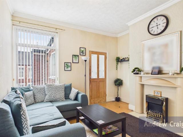 3 bedroom flat for sale