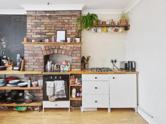 3 bedroom flat for sale
