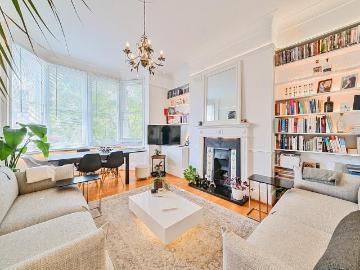 3 bedroom flat for sale