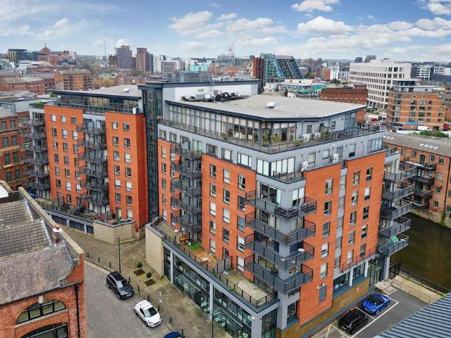 3 bedroom flat for sale