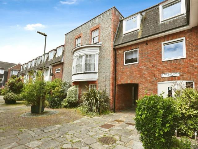 3 bedroom flat for sale
