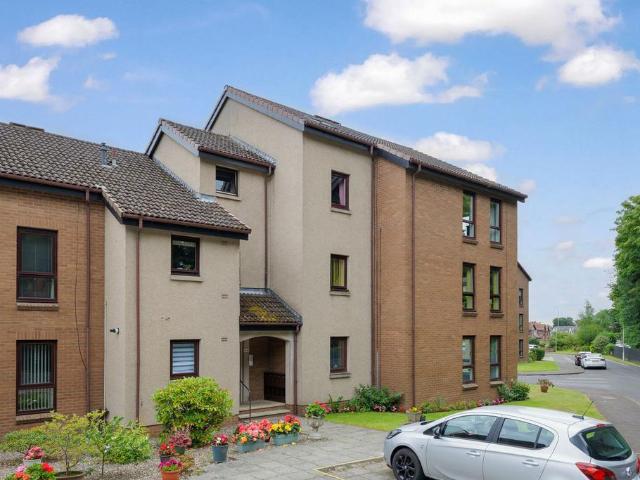 3 bedroom flat for sale