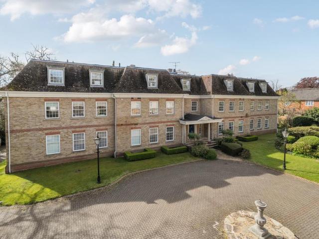 3 bedroom flat for sale