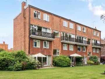 3 bedroom flat for sale