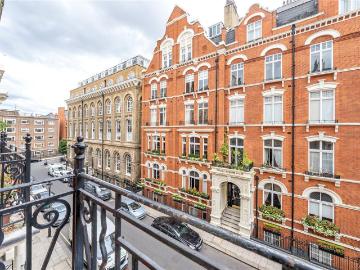 3 bedroom flat for sale