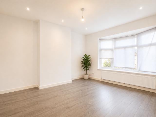 3 bedroom flat for sale