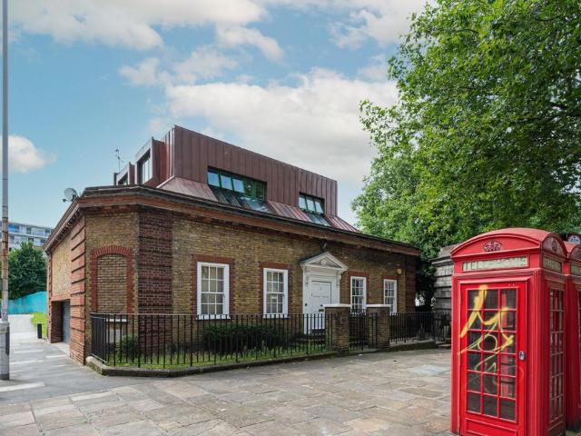 3 bedroom flat for sale