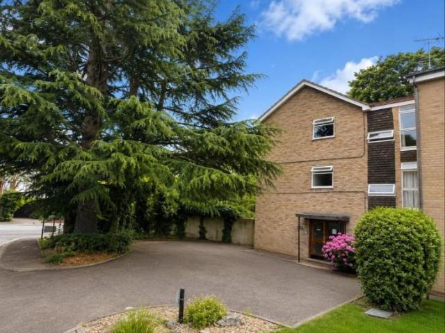 3 bedroom flat for sale