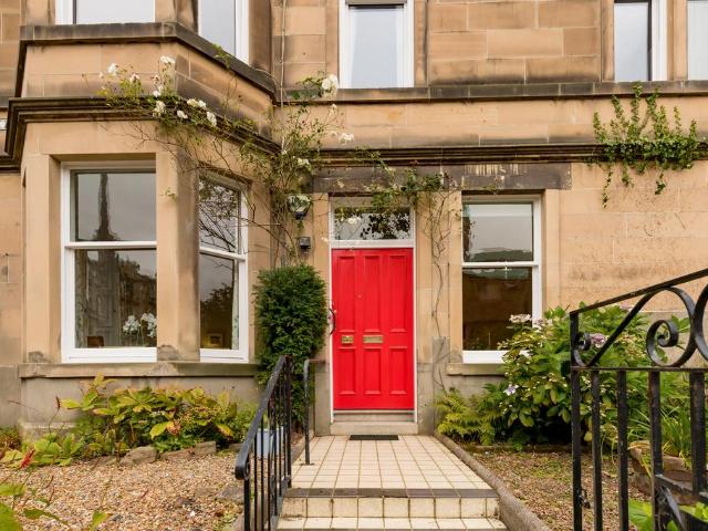 3 bedroom flat for sale