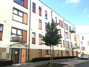 3 bedroom flat for sale